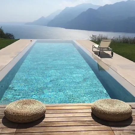 Ferienhaus Rustiko-landhaus Mit Infinity-pool Und Seeblick Malcesine