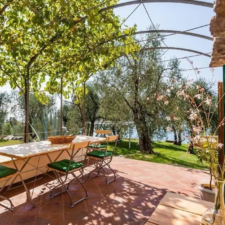 Rustiko-landhaus Mit Infinity-pool Und Seeblick Ferienhaus Malcesine