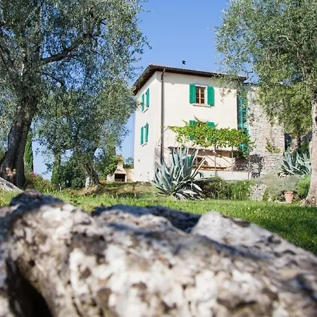 Rustiko-landhaus Mit Infinity-pool Und Seeblick