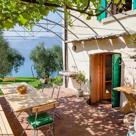 Rustiko-landhaus Mit Infinity-pool Und Seeblick *